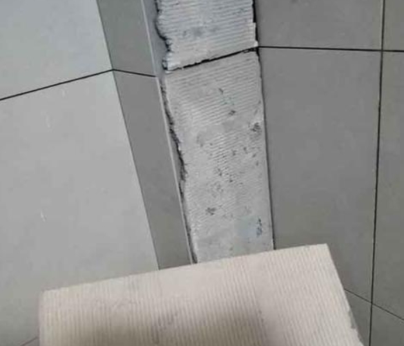 丽江市瓷砖空鼓维修公司分享下厨房瓷砖脱落的补救措施。